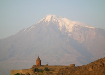 Гора Арташат и монастырь Хор Вирап, Армения – фотографии Армении