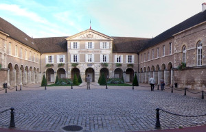 Архитектура в Боне, Франция – фотографии Франции