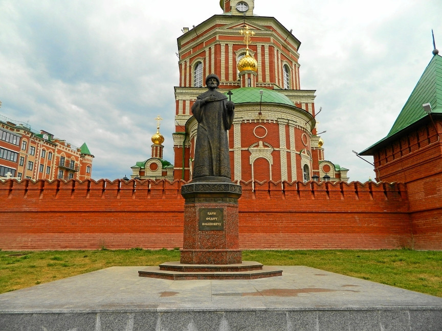 Монумент царю Федору Иоаннович – фотографии России
