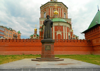 Монумент царю Федору Иоаннович – фотографии России