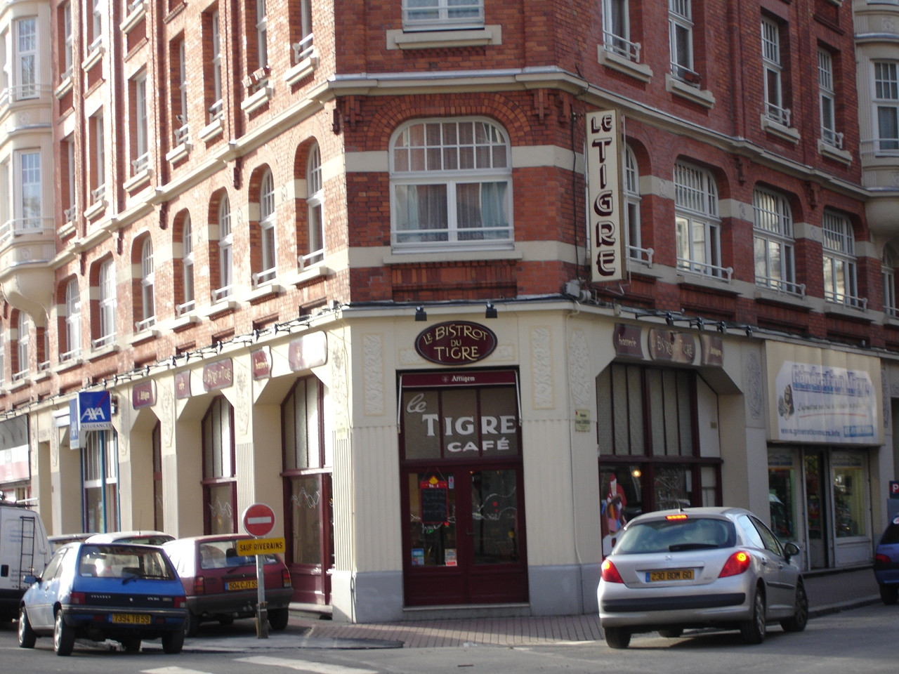 Кафе в Дуэ, Франция – фотографии Франции