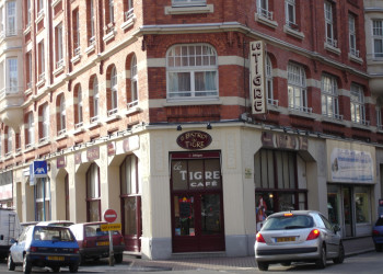 Кафе в Дуэ, Франция – фотографии Франции