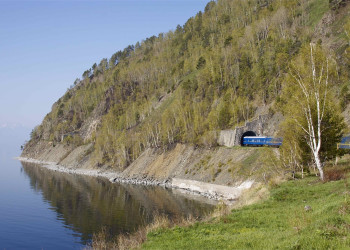 Транссибирская магистраль на озере Байкал – фотографии России