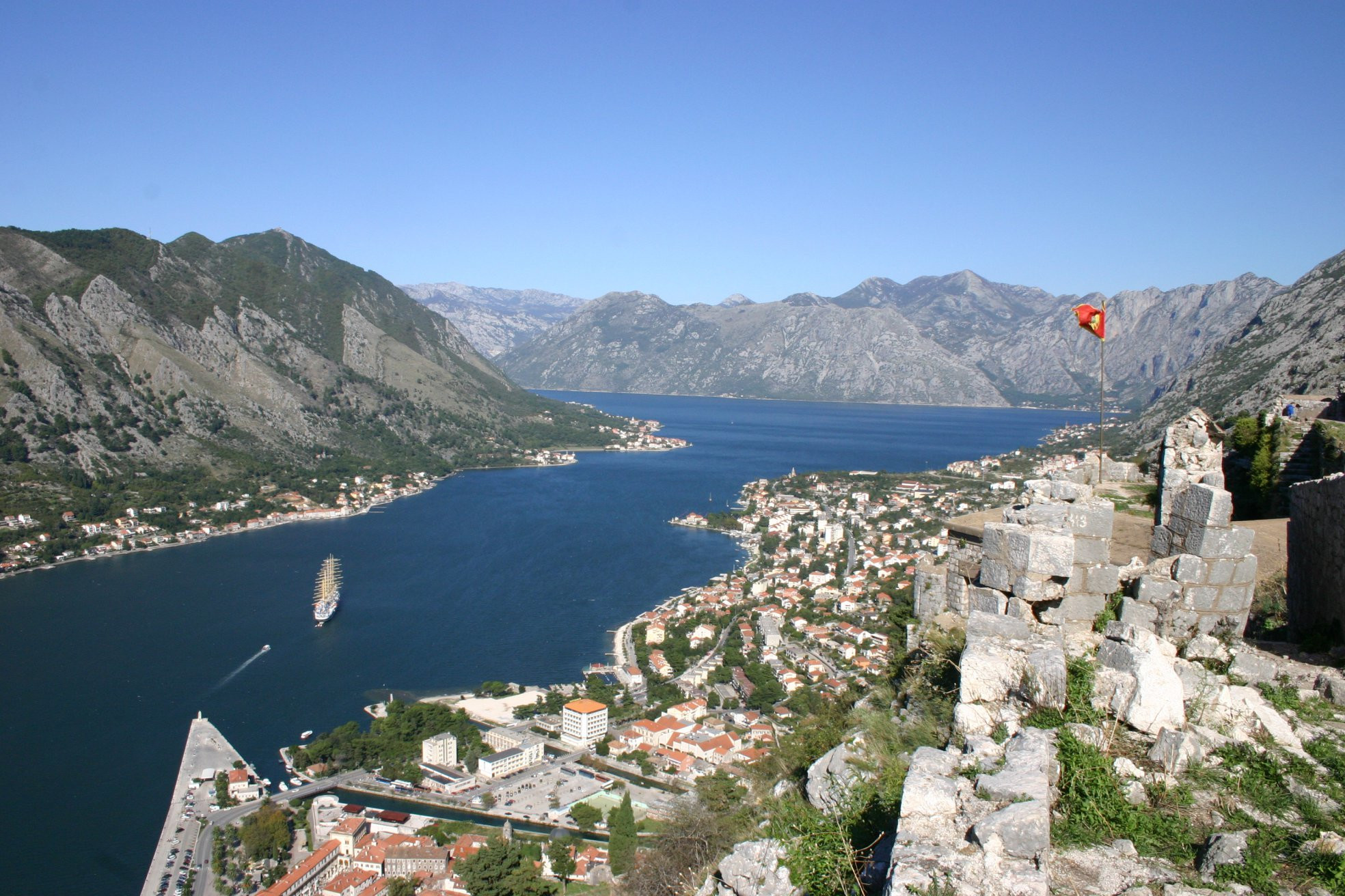 Бухта в Которском заливе, Черногория – фотографии Черногории