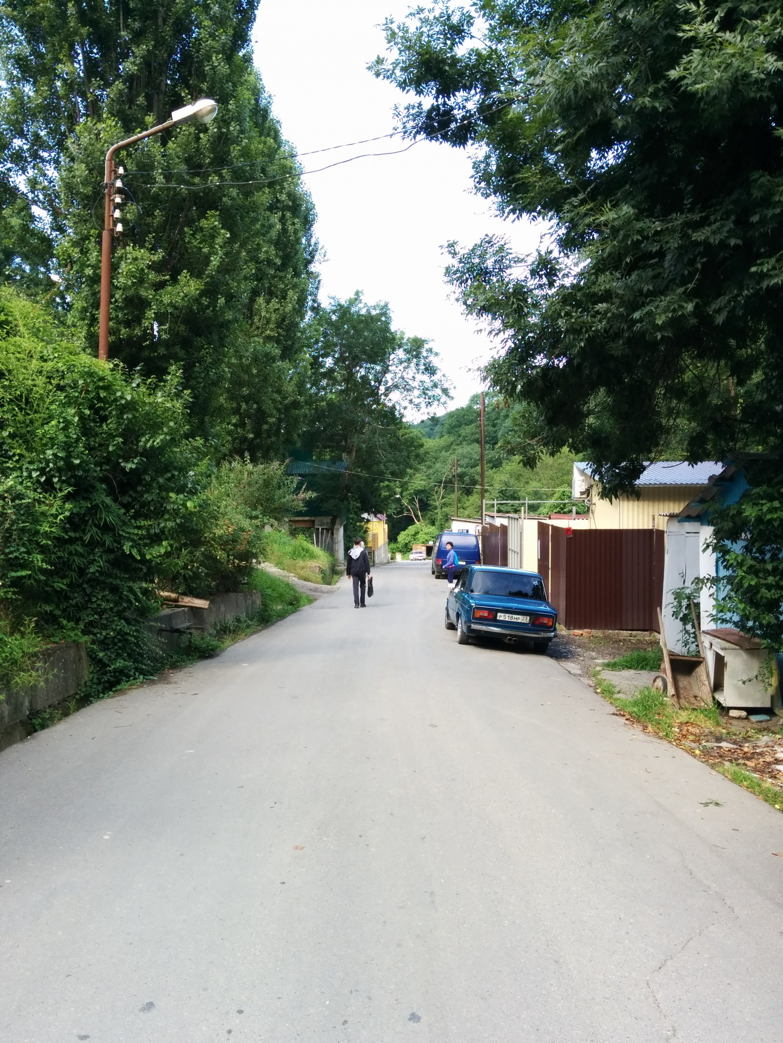 Путь от магазина к нашему жилому корпусу – фотографии России