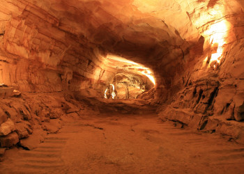 Огромная пещера в национальном парке Фонгня-Кебанг – фотографии Вьетнама