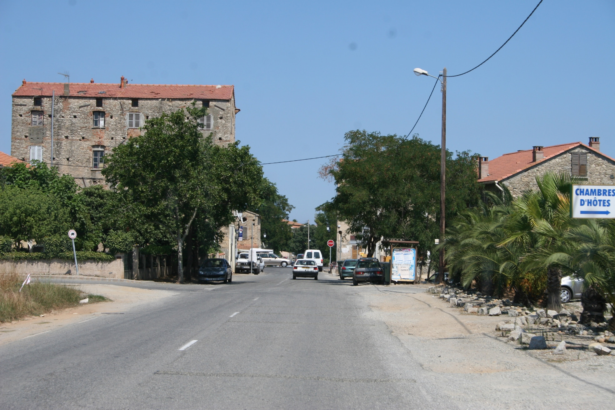 Улица в Алериа, Франция – фотографии Франции