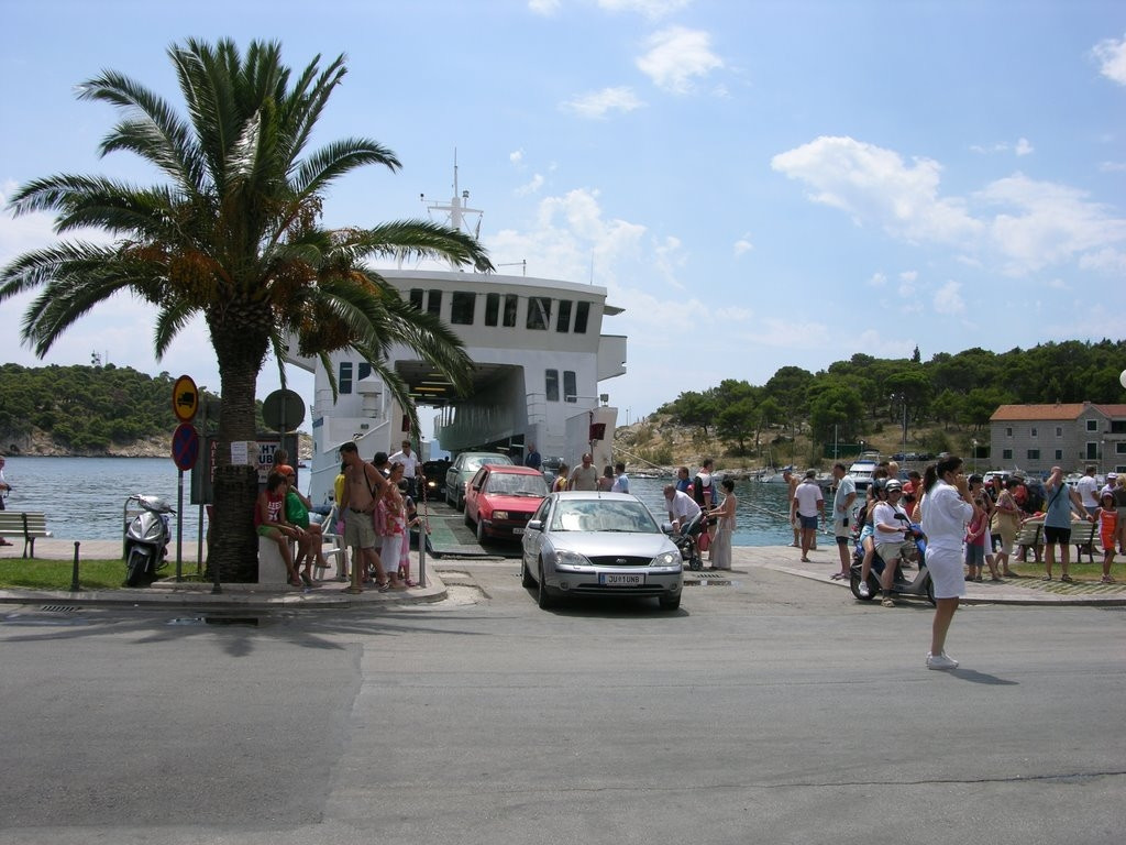 Люди на набережной в Макарска, Хорватия. Фото 3 – фотографии Хорватии