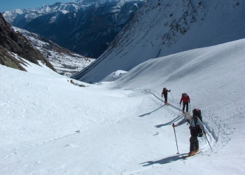 Лыжники в Сен-Коломбан, Франция – фотографии Франции