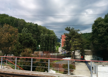 Вид с ж/д станции на пансионат Южный – фотографии России