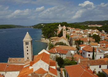 Крыши домов в Раб, Хорватия. Фото 20 – фотографии Хорватии