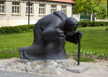 Скульптура в Цесисе – фотографии Латвии