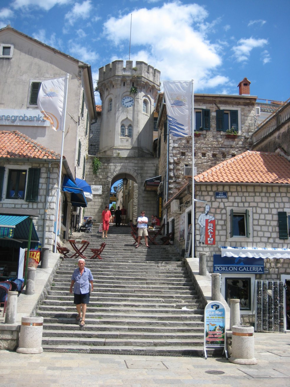 Люди в Херцег-Нови, Черногория. Фото 5 – фотографии Черногории