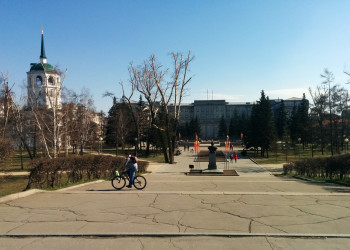 Вил на Серым дом и вечный огонь в Иркутске – фотографии России