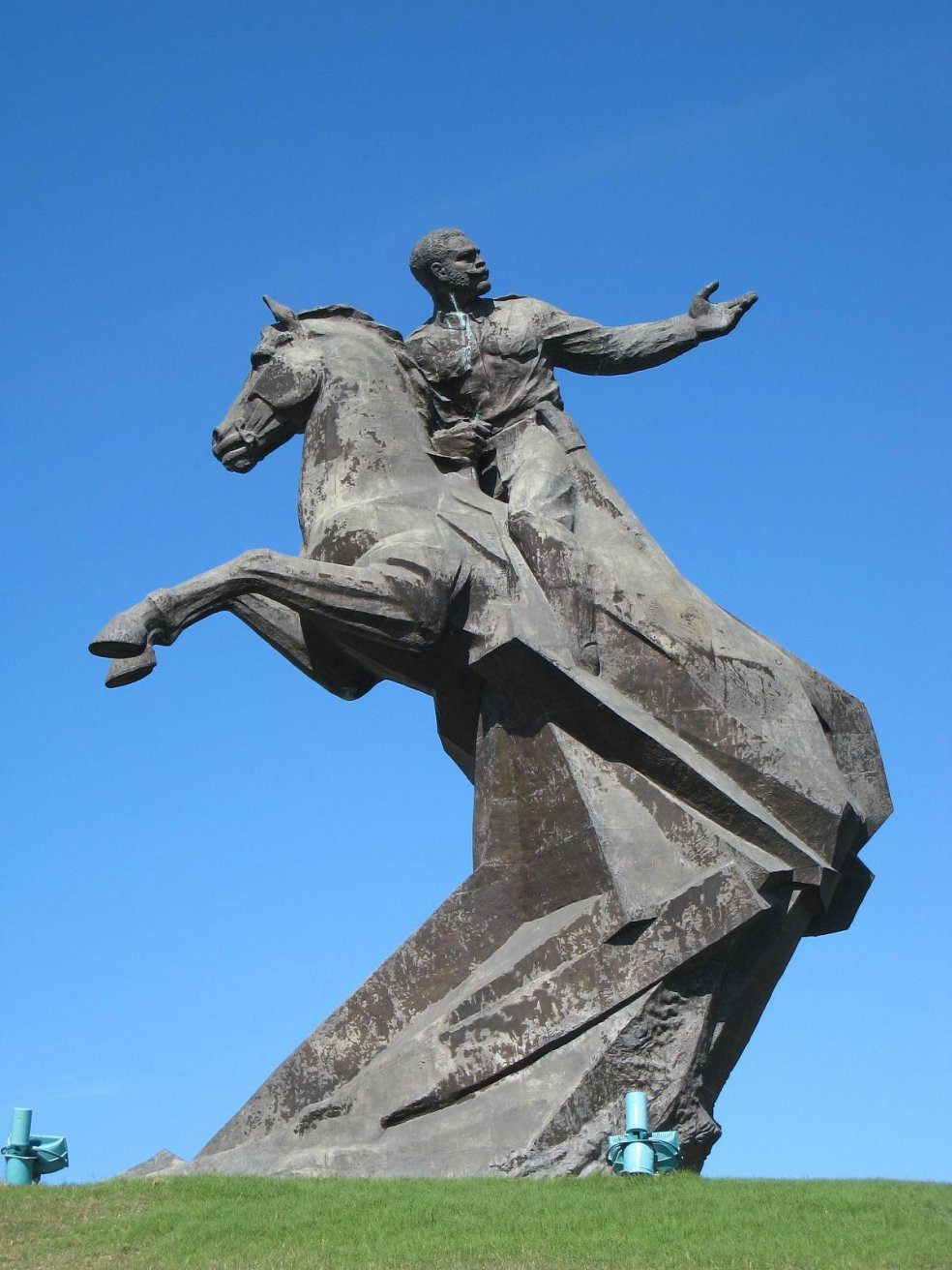 Памятник в Сантьяго-де-Куба, Куба – фотографии Кубы