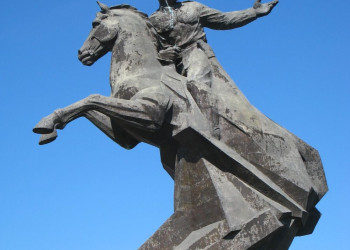 Памятник в Сантьяго-де-Куба, Куба – фотографии Кубы