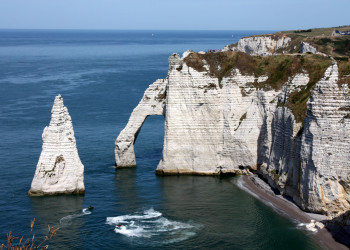 Живописные скалы Этреты – фотографии Франции