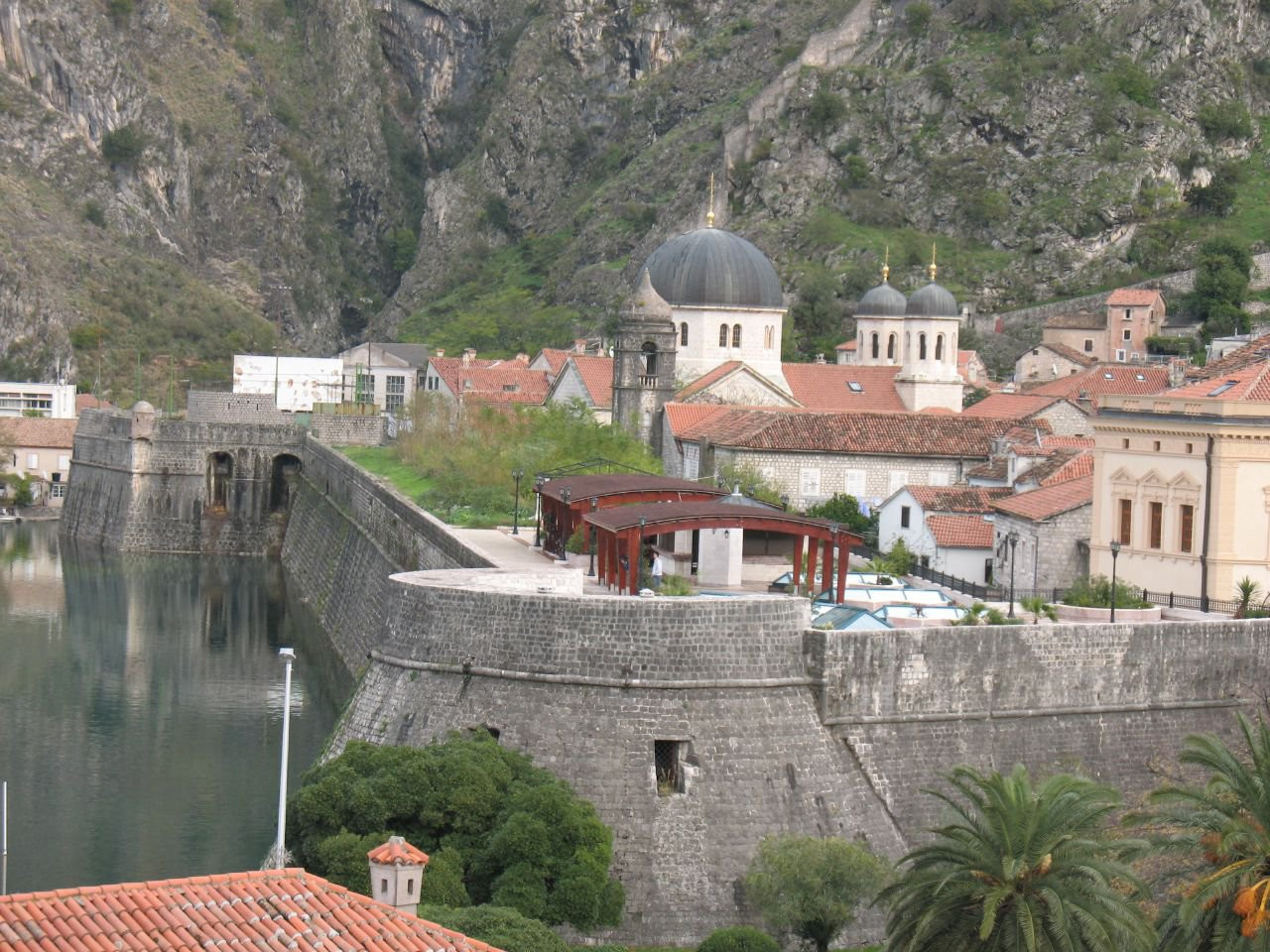 Набережная в Которе, Черногория – фотографии Черногории