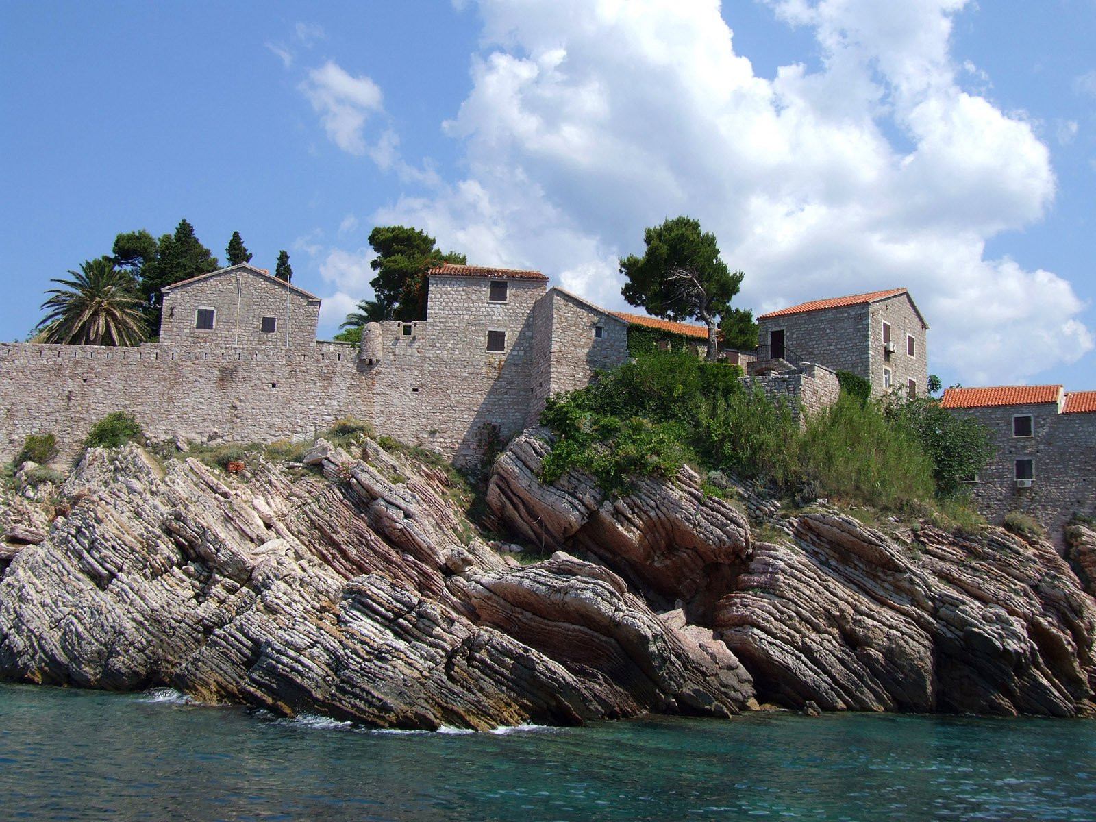 Дома на скале в Святой Стефан, Черногория. Фото 19 – фотографии Черногории