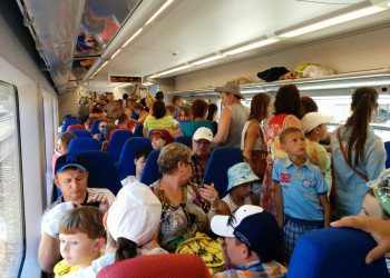 Переполненная электричка Туапсе - Адлер, июль 2014 – фотографии России