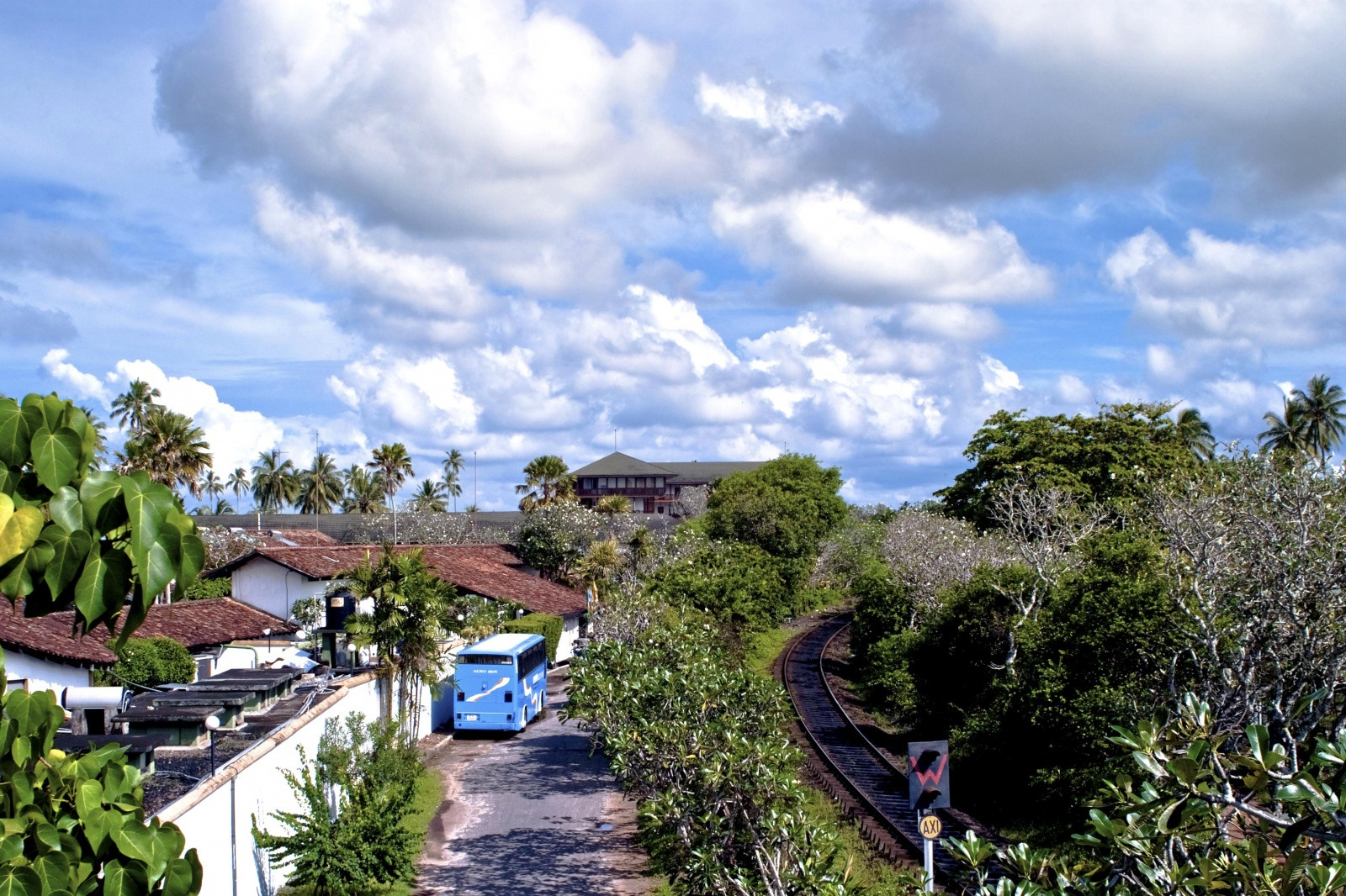 Железная дорога в Бентоте, Шри-Ланка – фотографии Шри-Ланки