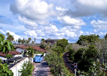 Железная дорога в Бентоте, Шри-Ланка – фотографии Шри-Ланки