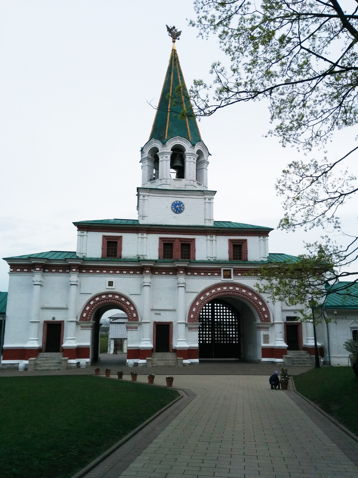 Арочный вход в Храм Казанской иконы Божией матери, Россия – фотографии России