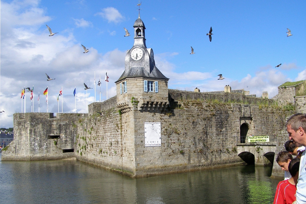 Крепость в Конкарно, Франция – фотографии Франции