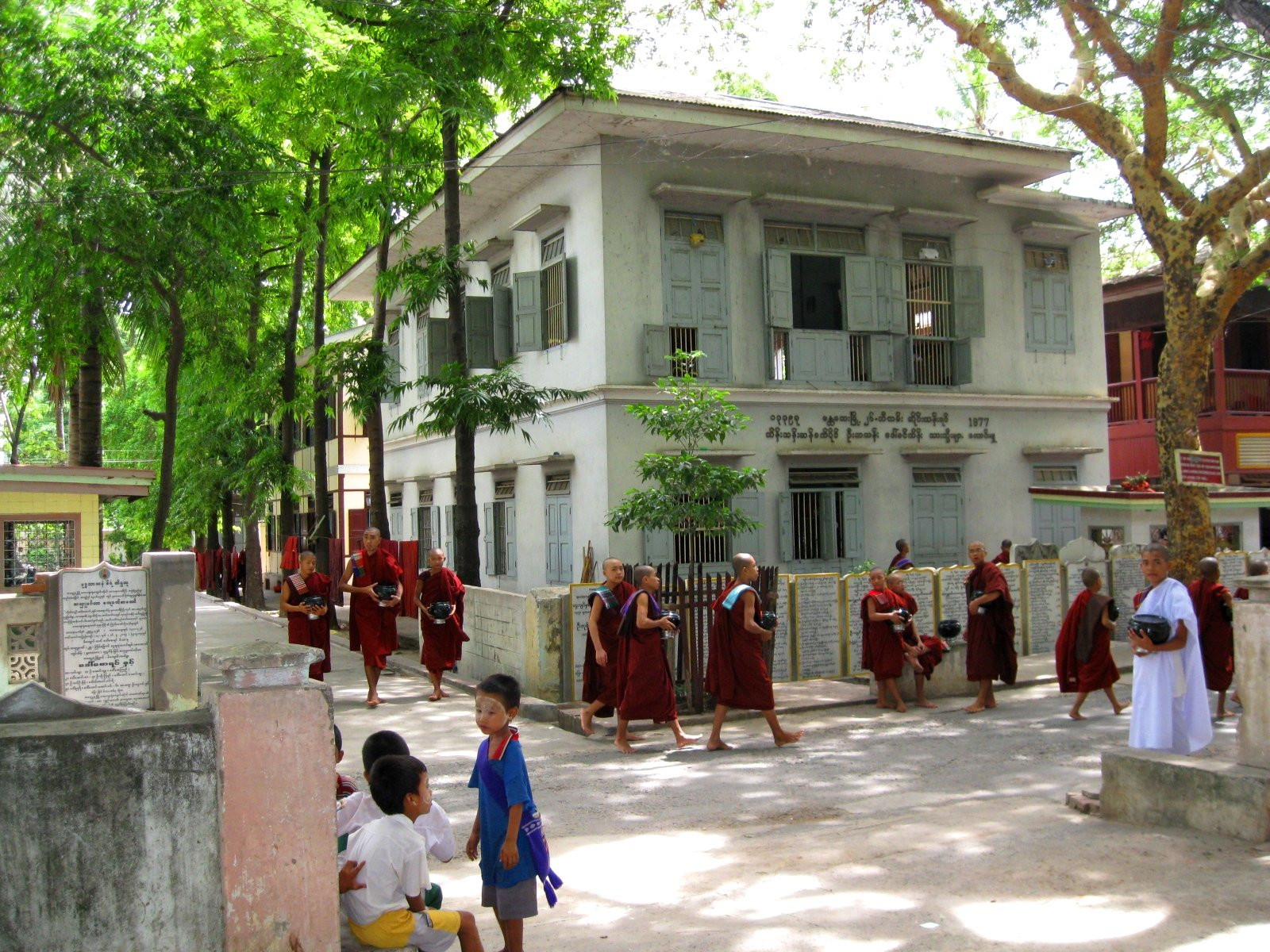 Маха-Гандхаён Чьяун (Maha Gandhayon Kyaung) – фотографии Мьянмы