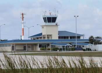 Аэропорт на острове Кайман-Брак (Cayman Brac Island) – фотографии Каймановых островов