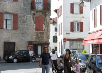 Люди в Сибуре, Франция – фотографии Франции