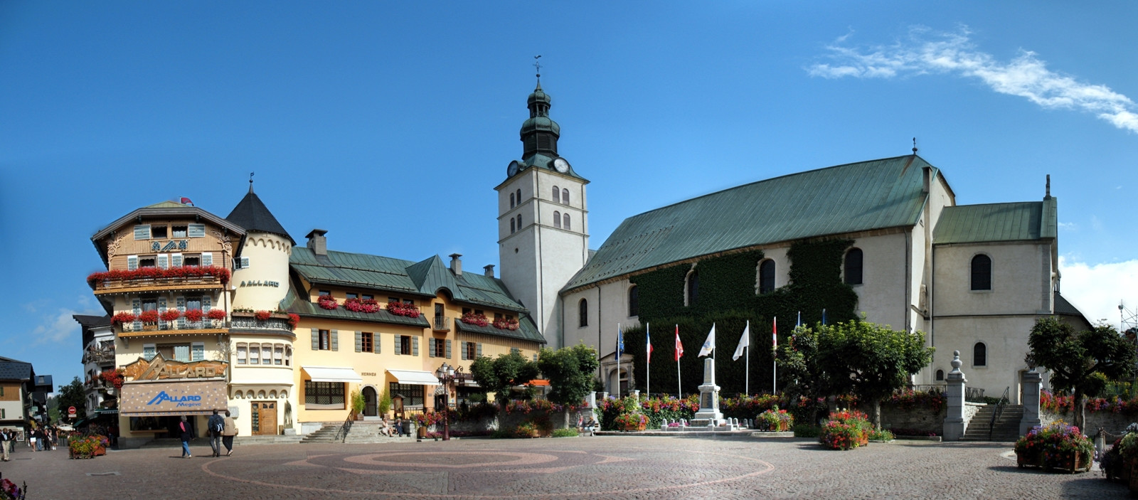 Площадь в Межеве, Франция – фотографии Франции