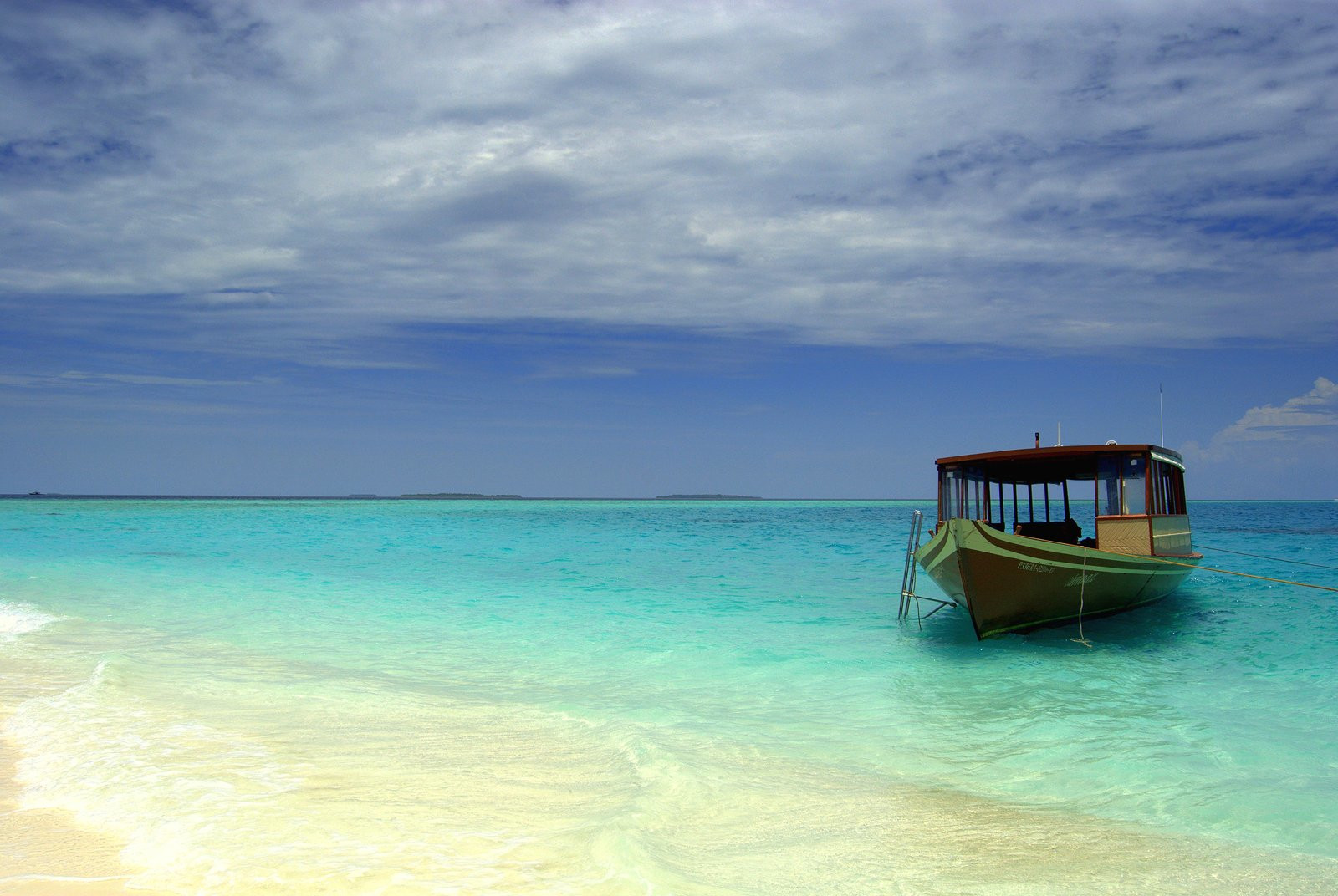 Лодка в Раа Атолл, Мальдивы – фотографии Мальдивских островов