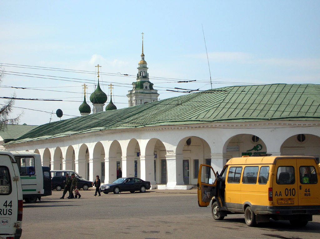 Знаменитые Торговые ряды в Костроме. Фото 1 – фотографии России