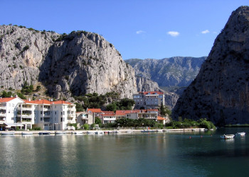 Дома на набережной в Омиш, Хорватия. Фото 7 – фотографии Хорватии