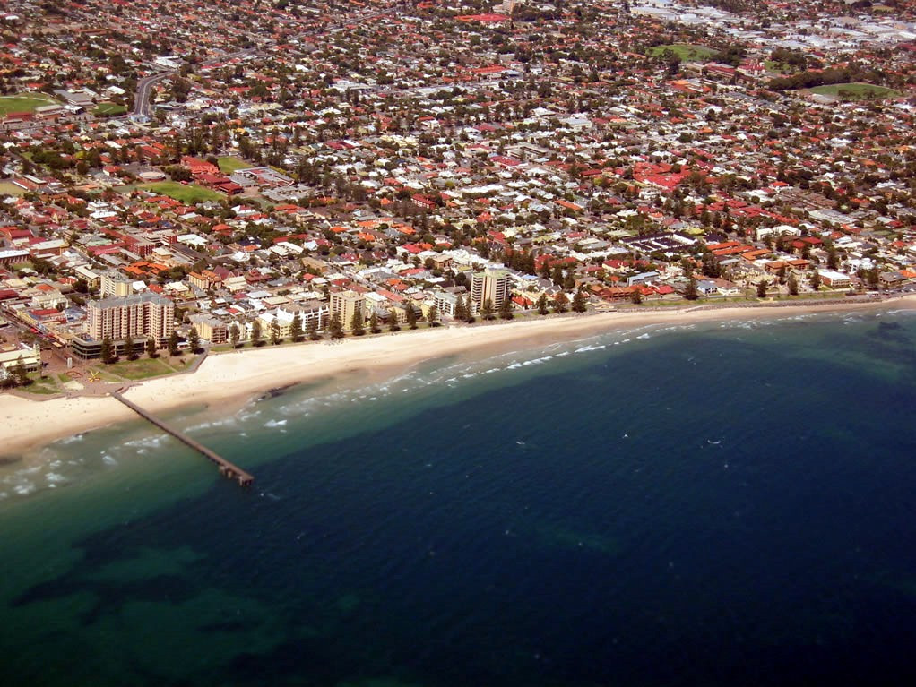 Пляж Гленелг (Glenelg), вид сверху – фотографии Австралии