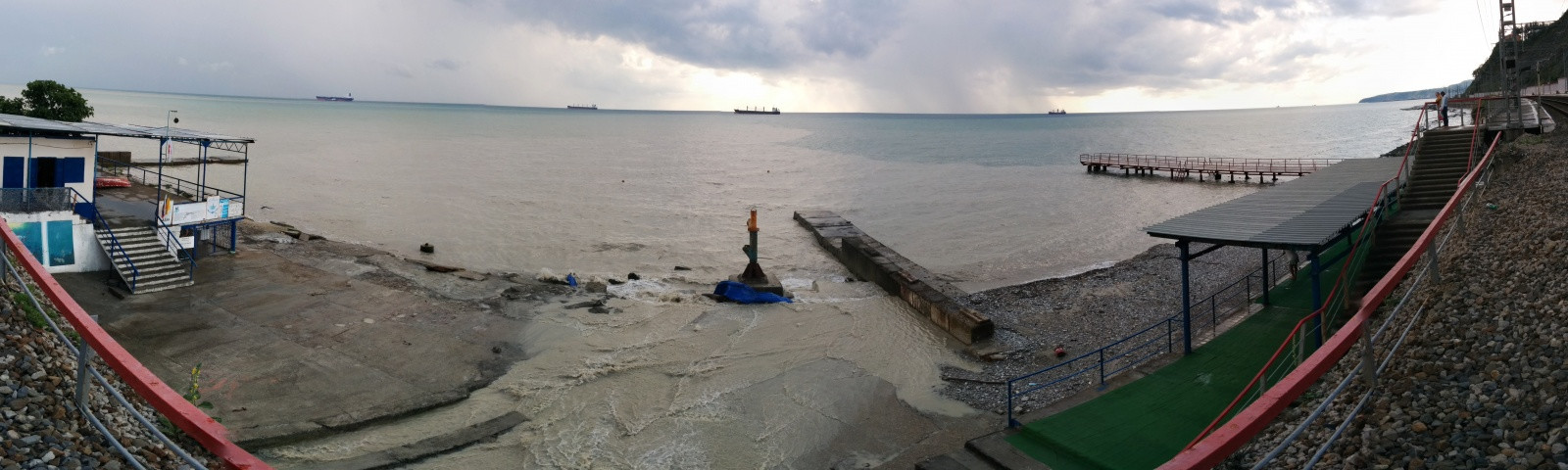 Новоднение в посёлке Южный, июль 2014 – фотографии России