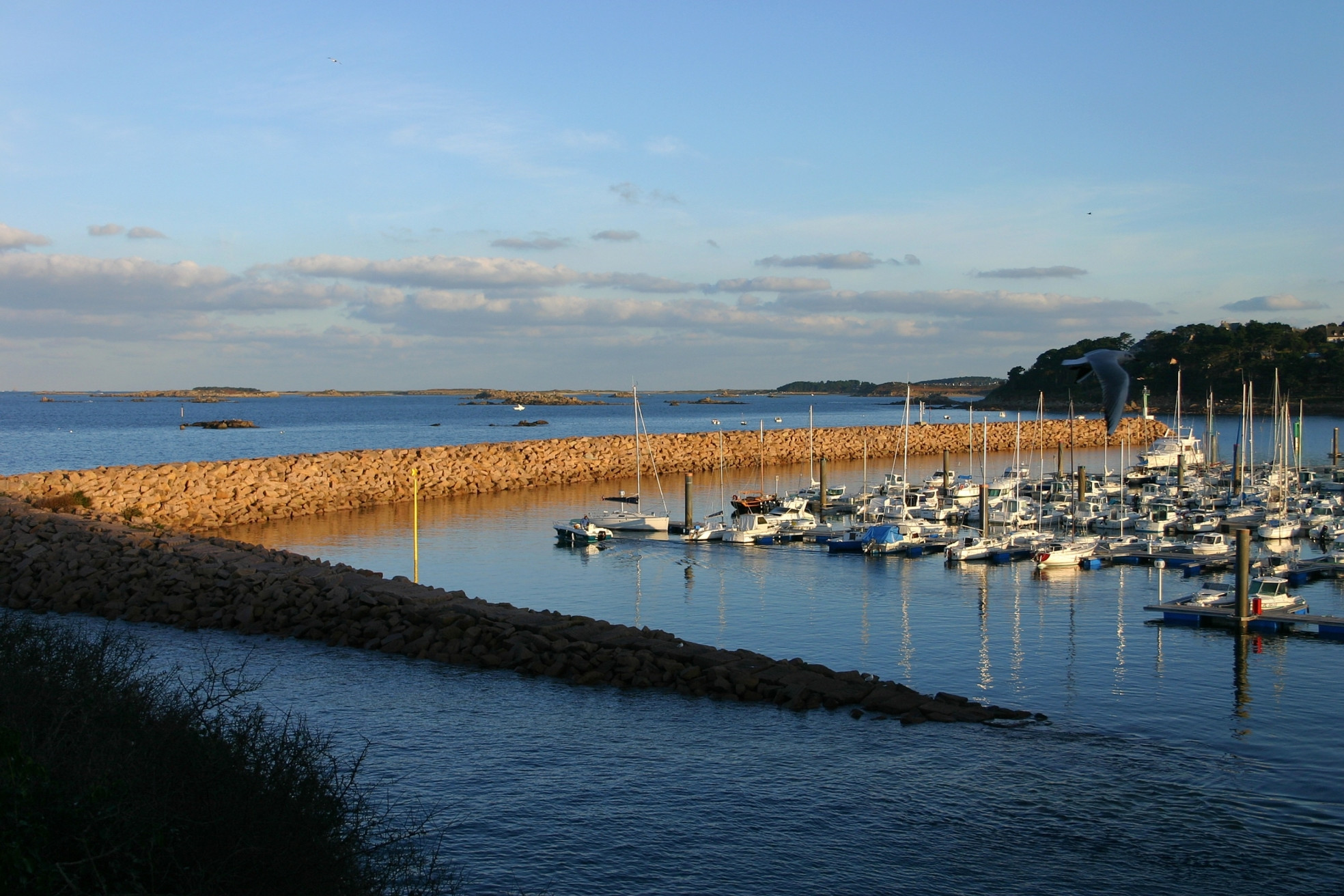 Бухта в Требердене, Франция – фотографии Франции