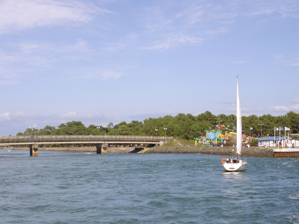 Мост в Капбретоне, Франция – фотографии Франции