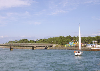 Мост в Капбретоне, Франция – фотографии Франции