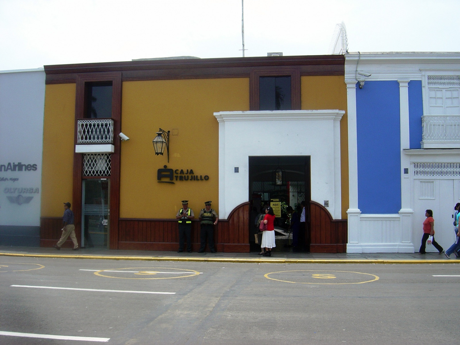 Ещё одно красивое здание – фотографии Перу