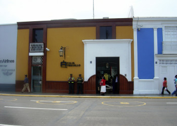 Ещё одно красивое здание – фотографии Перу