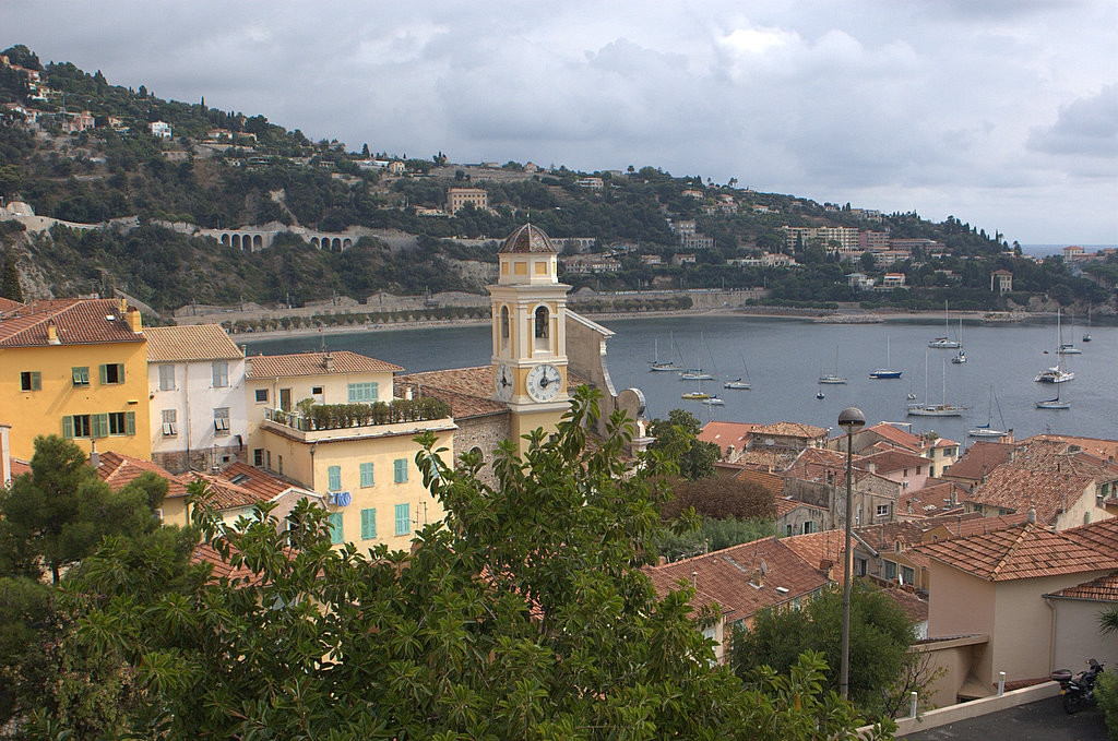 Дома в Вильфранш-Сюр-Мер, Франция – фотографии Франции