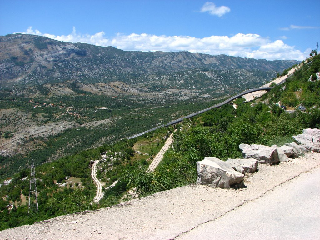 Горы в Даниловграде, Черногория – фотографии Черногории