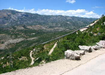 Горы в Даниловграде, Черногория – фотографии Черногории