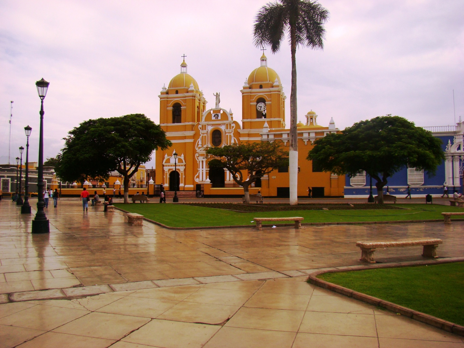 Кафедральный собор (La Catedral de Trujillo) в Трухильо – фотографии Перу