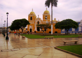 Кафедральный собор (La Catedral de Trujillo) в Трухильо – фотографии Перу