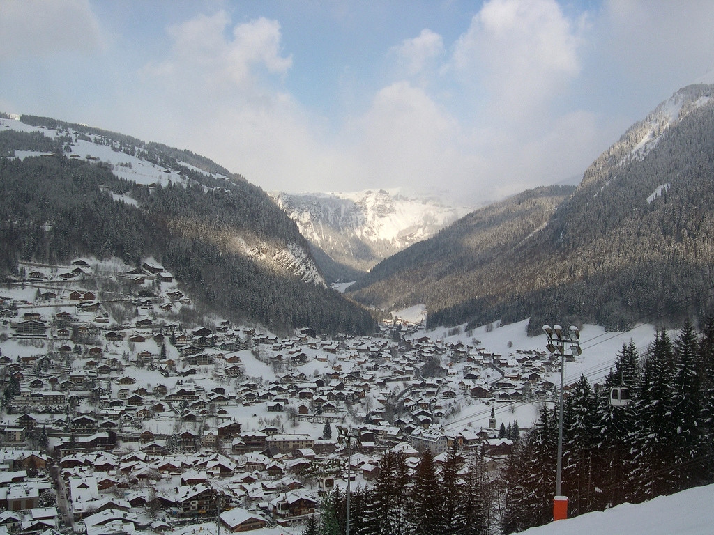 Панорамный вид в Морзине, Франция – фотографии Франции