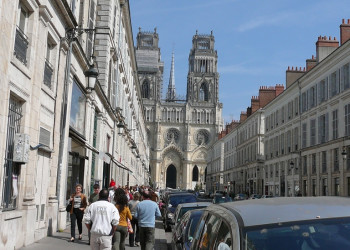 Улица в Орлеане, Франция – фотографии Франции