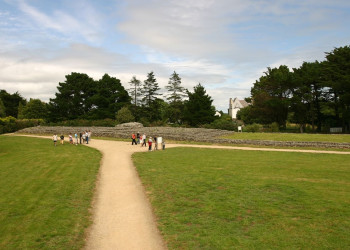 Туристы в Локмариакере, Франция – фотографии Франции